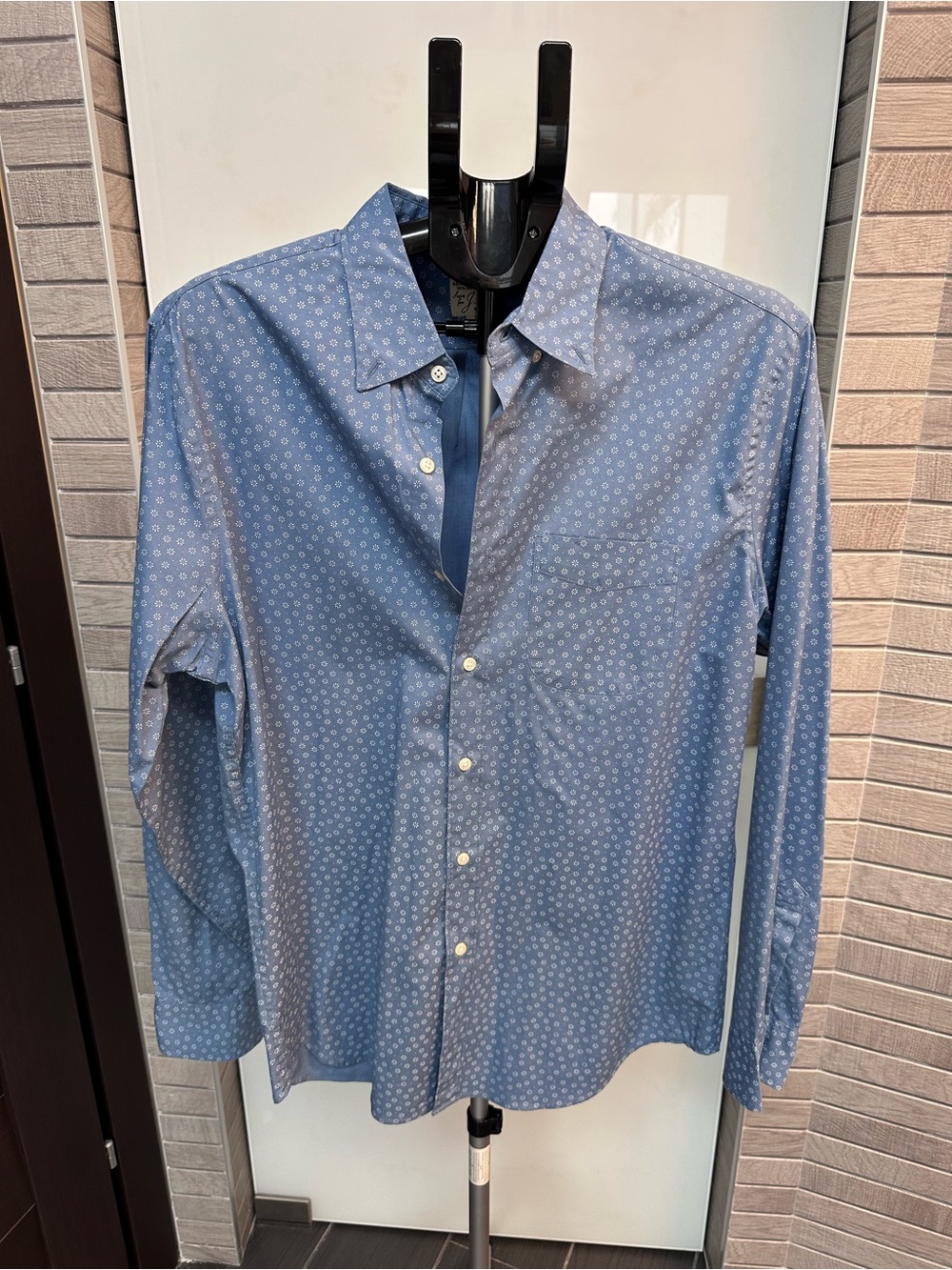Classic Men's Light Blue Printed Dress Shirt